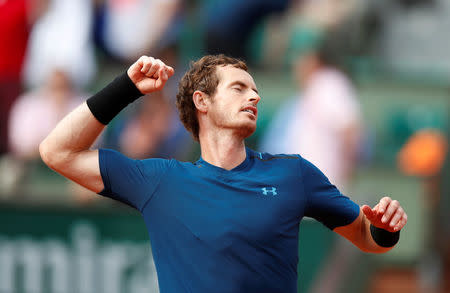 Tennis - French Open - Roland Garros, Paris, France - 30/5/17 Great Britain's Andy Murray celebrates winning his first round match against Russia's Andrey Kuznetsov Reuters / Christian Hartmann