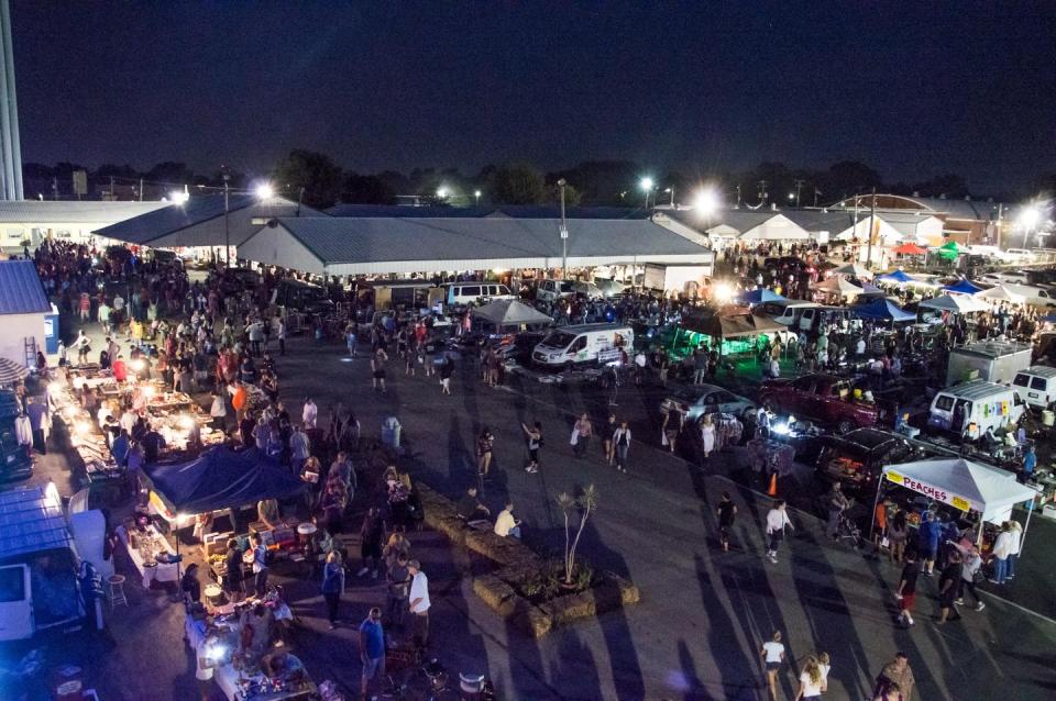 Illinois: Wheaton All-Night Flea Market