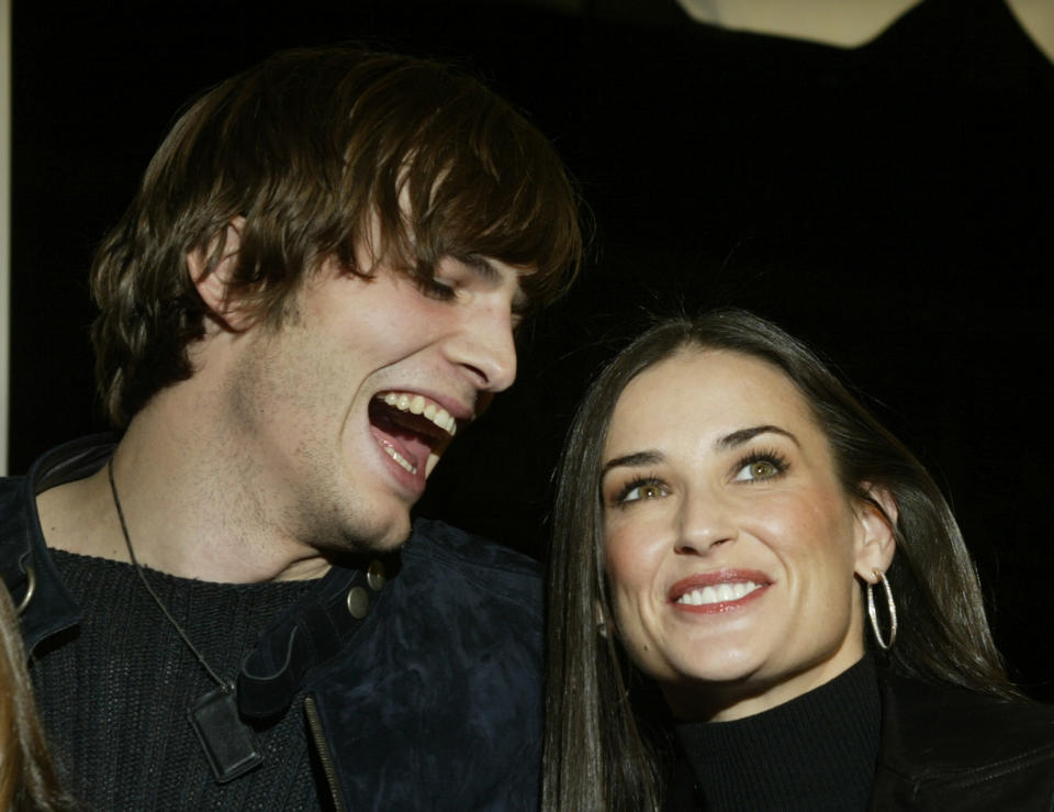 Demi Moore con la que fue su pareja, el actor Ashton Kutcher, 16 años más joven que ella.  REUTERS/Fred Prouser PP03120031 FSP/HB