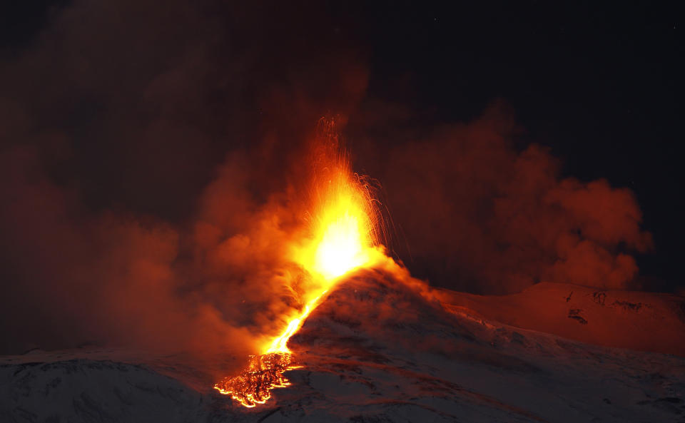 Mount Etna spews lava on the southern Italian island of Sicily February 9, 2012. Mount Etna is Europe's tallest and most active volcano. REUTERS/Antonio Parrinello  (ITALY - Tags: ENVIRONMENT DISASTER TPX IMAGES OF THE DAY)