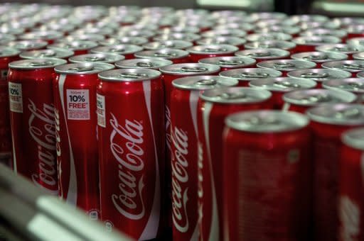 El gigante estadounidense Coca-Cola dijo el martes que el impuesto especial propuesto por el presidente Enrique Peña Nieto para gravar las bebidas azucaradas es ineficiente para combatir la obesidad en México, el mayor consumidor de gaseosas del mundo. (AFP | Prakash Singh)