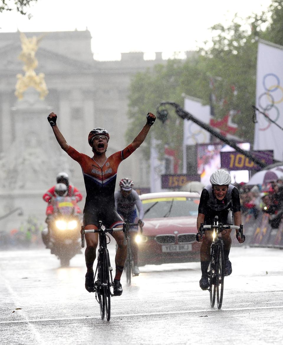 Marianne Vos (left) pipped Deignan, then Armitstead, to victory in London on 2012 (John Giles/PA) (PA Archive)