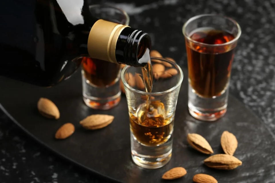 El amaretto es un licor de almendras dulce y amargo a la vez