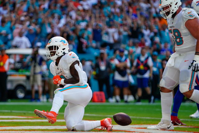 Miami Dolphins running back Chase Edmonds cashes in walk-in TD