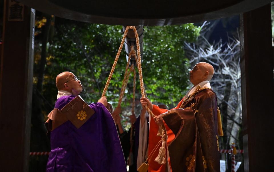 Stone ringing in Japan