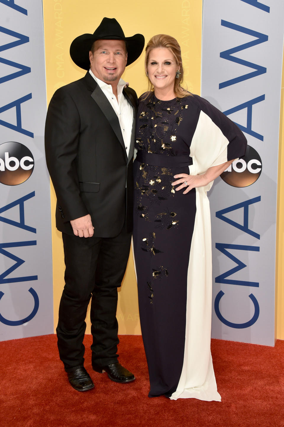 NASHVILLE, TN - NOVEMBER 02:  Singers Garth Brooks and Trisha Yearwood attend the 50th annual CMA Awards at the Bridgestone Arena on November 2, 2016 in Nashville, Tennessee.  (Photo by John Shearer/WireImage)