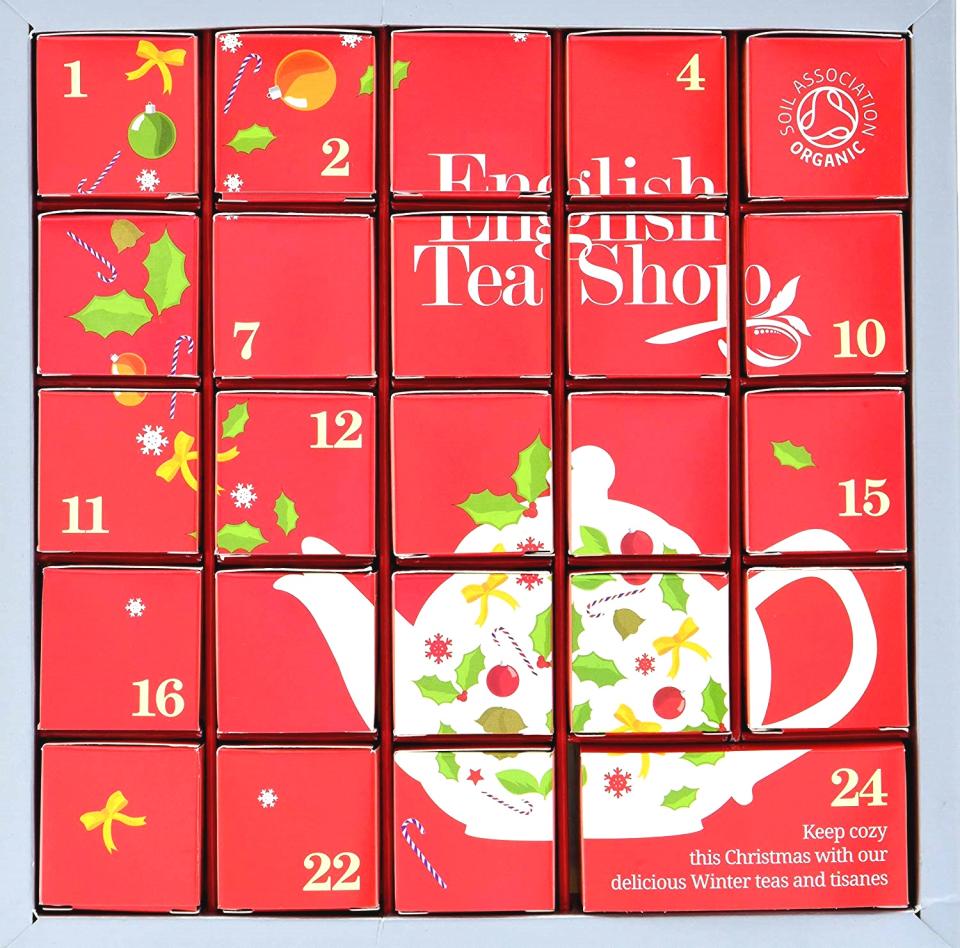 <p>Tee-Adventskalender bestehen oft aus einer herkömmlichen Schachtel mit lediglich durchnummerierten Beuteln. Für echte Teeliebhaber gibt es aber auch hübsch gestaltete Premium-Modelle. Der Adventskalender “Pink Christmas” des Anbieters English Tea Shop besteht aus 24 Boxen. In ihnen stecken Bio-Pyramidenteebeutel in zwölf Geschmacksrichtungen. (Bild: Amazon) </p>