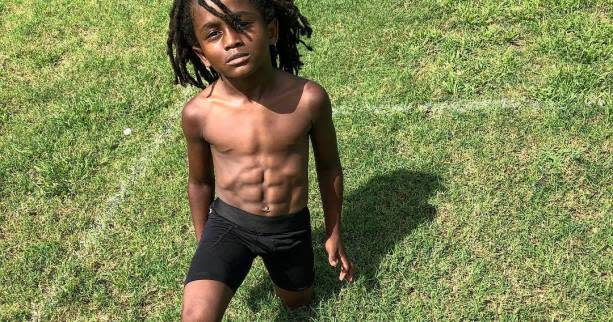 Connaissez-vous Blaze The Great ? Si la réponse est non, ce n’est pas étonnant. On parle d’un enfant de 6 ans, Rudolph Ingram, qui régale par la vitesse de ses appuis dans ses circuits training de football américain. Ça vaut le coup d’oeil !