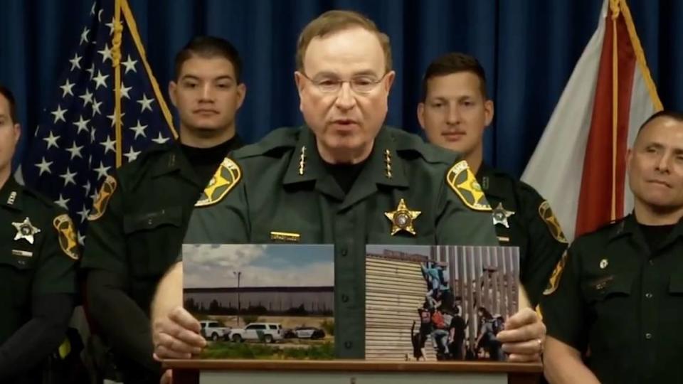 El jefe de la Policía del Condado Polk, Grady Judd, usa una foto de la frontera sur durante una conferencia de prensa el viernes en la que describe la imagen como una "frontera segura".