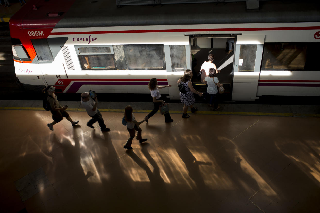 People run to catch a train during a 24-hour partial strike by train drivers at the Atocha train station in Madrid, Friday, June 10, 2016. During the first of four days strike, called by the Semaf trade union, commuters were affected by train delays and overcrowding during the morning rush hours despite agreed minimum services by the national rail company Renfe. (AP Photo/Francisco Seco)