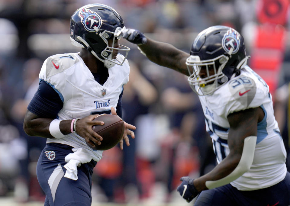Tennessee Titans quarterback Malik Willis, left, fakes a handoff to running back Julius Chestnut during the second half of an NFL preseason football game against the Chicago Bears, Saturday, Aug. 12, 2023, in Chicago. (AP Photo/Erin Hooley)