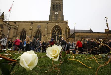 Members of the public queue to view the coffin of King Richard III at Leicester Cathedral, central England, March 25, 2015. REUTERS/Darren Staples