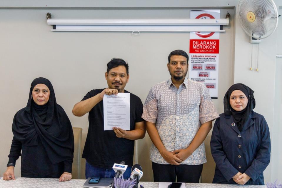 From left: Tunku Intan Abdul Hamid (Dayangku Intan), YB Viral Aidil Yunus, Lawyer Muhammad Rafique Rashid Ali and Siti Zulaikha Olivia (Mak Iban Olivia) in a press conference, June 27, 2024. — Picture by Firdaus Latif