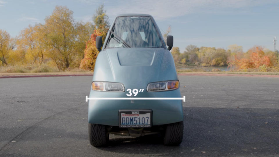 不到1公尺的車寬卻擁有時速283公里的極速表現，讓人好奇開起來會有什麼感覺。(圖片來源/ 翻攝自YT@Donut Media)