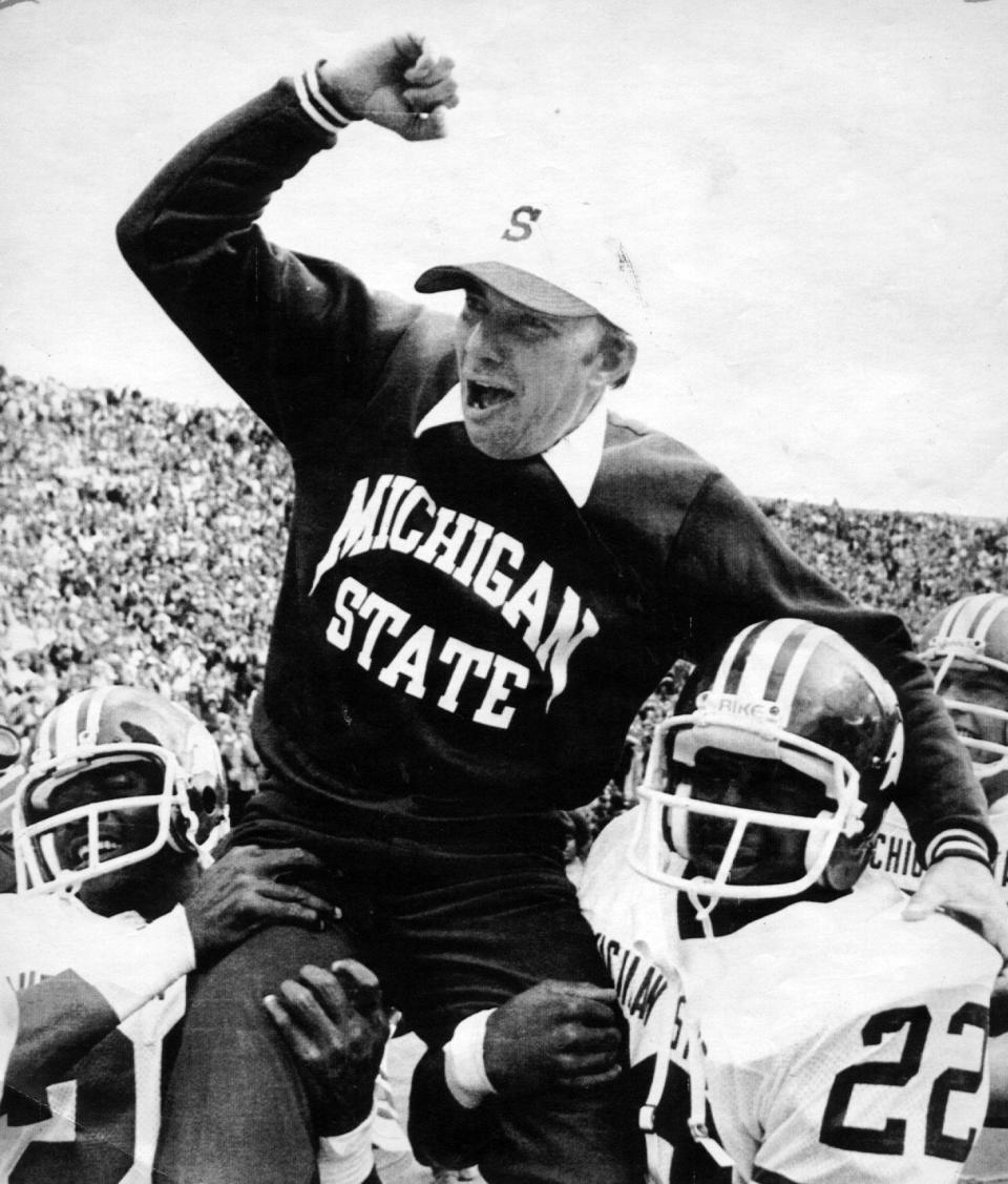 Michigan State coach Darryl Rogers gets a lift off the field by James Burroughs, left, and Leroy McGee after a 24-15 upset over Michigan in 1978.