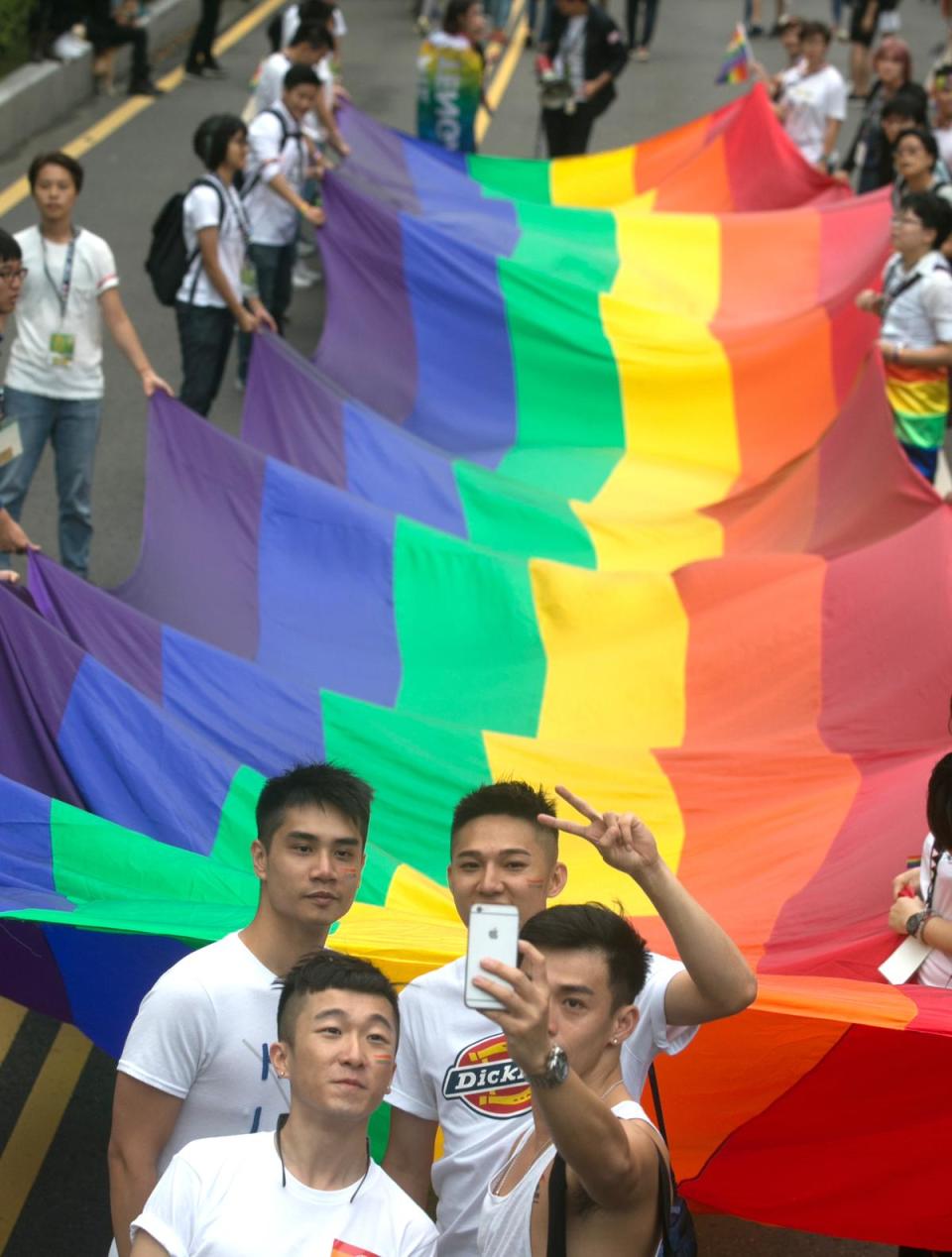 台灣若通過婚姻平權法案，將成為亞洲第一個承認同志婚姻的國家。