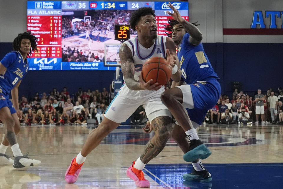 Florida Atlantic guard Alijah Martin (15) aims to score as Tulsa guard Jesaiah McWright (0) defends during the first half of an NCAA college basketball game, Saturday, Feb. 3, 2024, in Boca Raton, Fla. (AP Photo/Marta Lavandier)