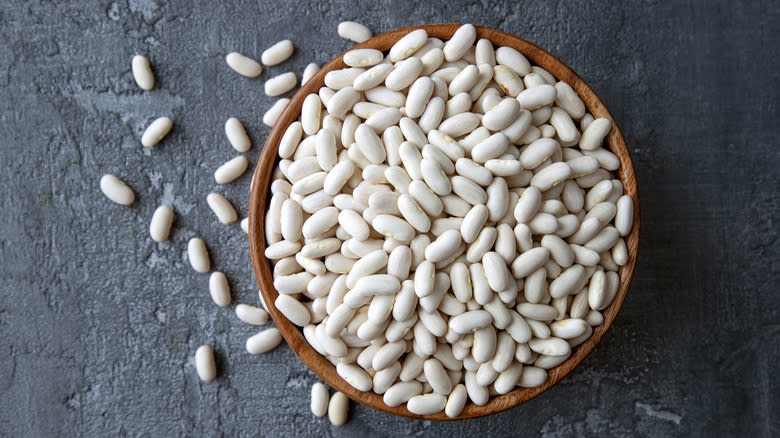 bowl of cannellini beans