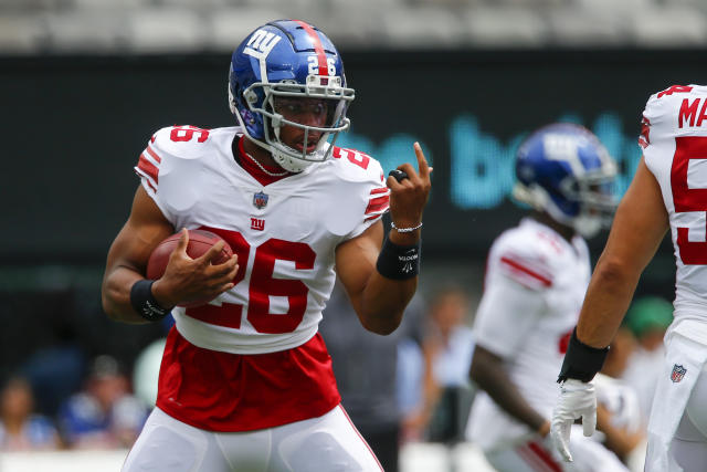 Giants RB Saquon Barkley signs franchise tender, set to practice