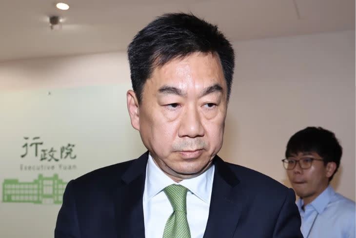 行政院發言人陳宗彥17日被指11年前擔任台南市政府新聞處長時常態性喝花酒。陳宗彥出面否認傳聞，指特定媒體抹滅人格，稱從未被檢調約談偵辦。不到五小時，陳宗彥請辭獲准。陳宗彥上任18天請辭，成為行政院任期最短發言人。（中央社）