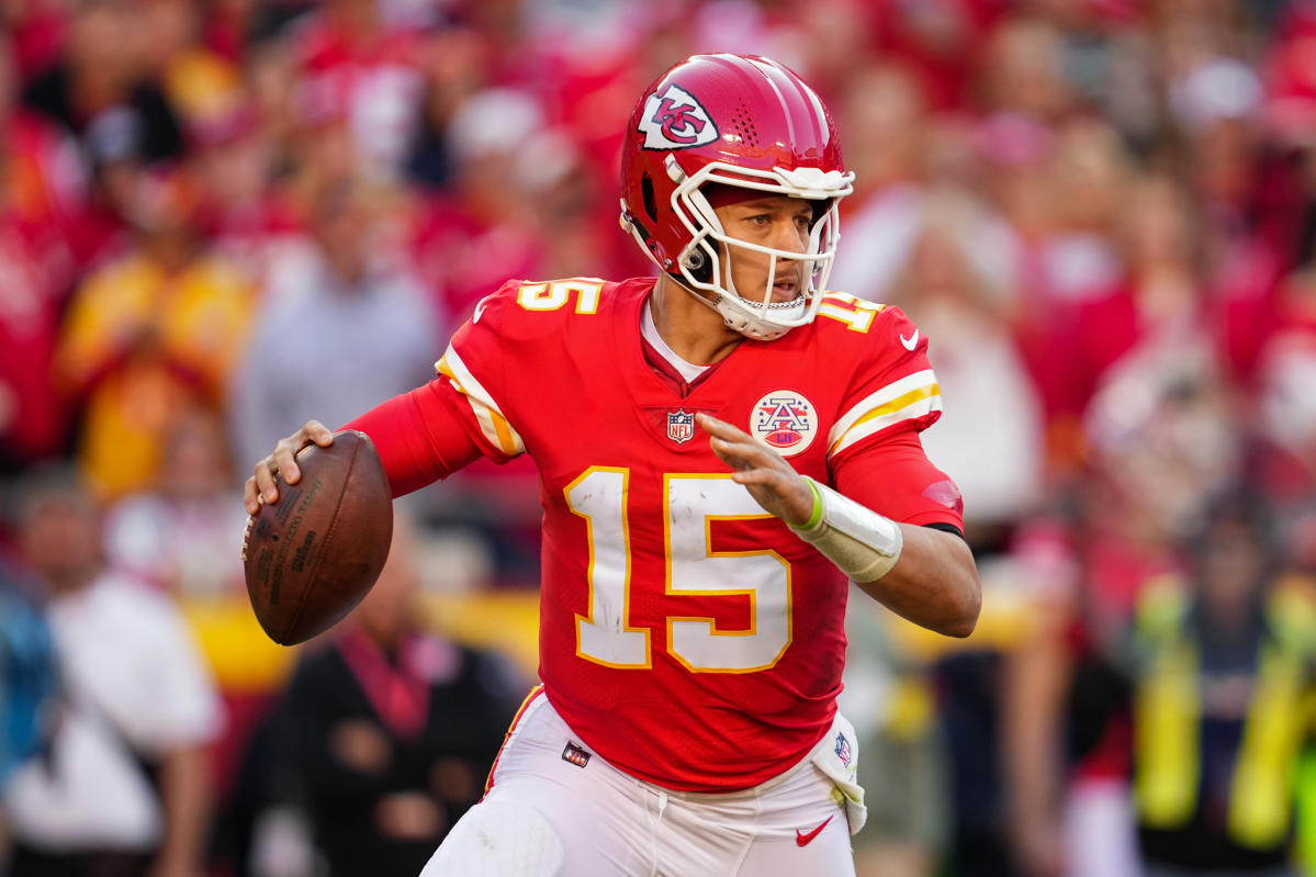 Tennessee Titans quarterback Malik Willis throws against the Kansas City  Chiefs during the first half of an NFL football game, Sunday, Nov. 6, 2022  in Kansas City, Mo. (AP Photo/Reed Hoffmann Stock