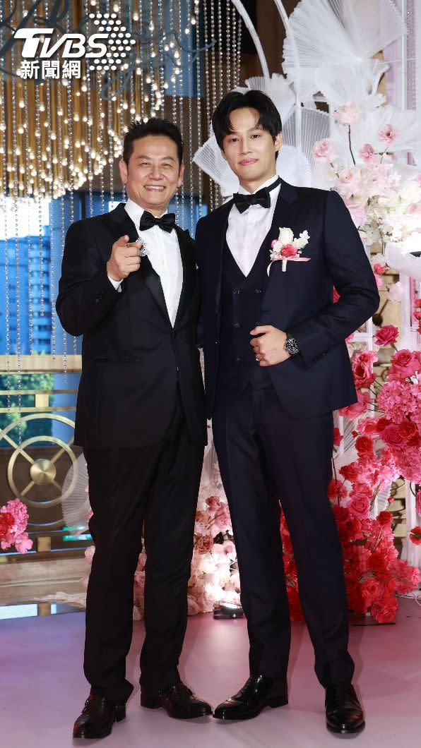 徐新洋（右）英俊挺拔，為婚禮瘦了4公斤。（圖／黃城碩攝）