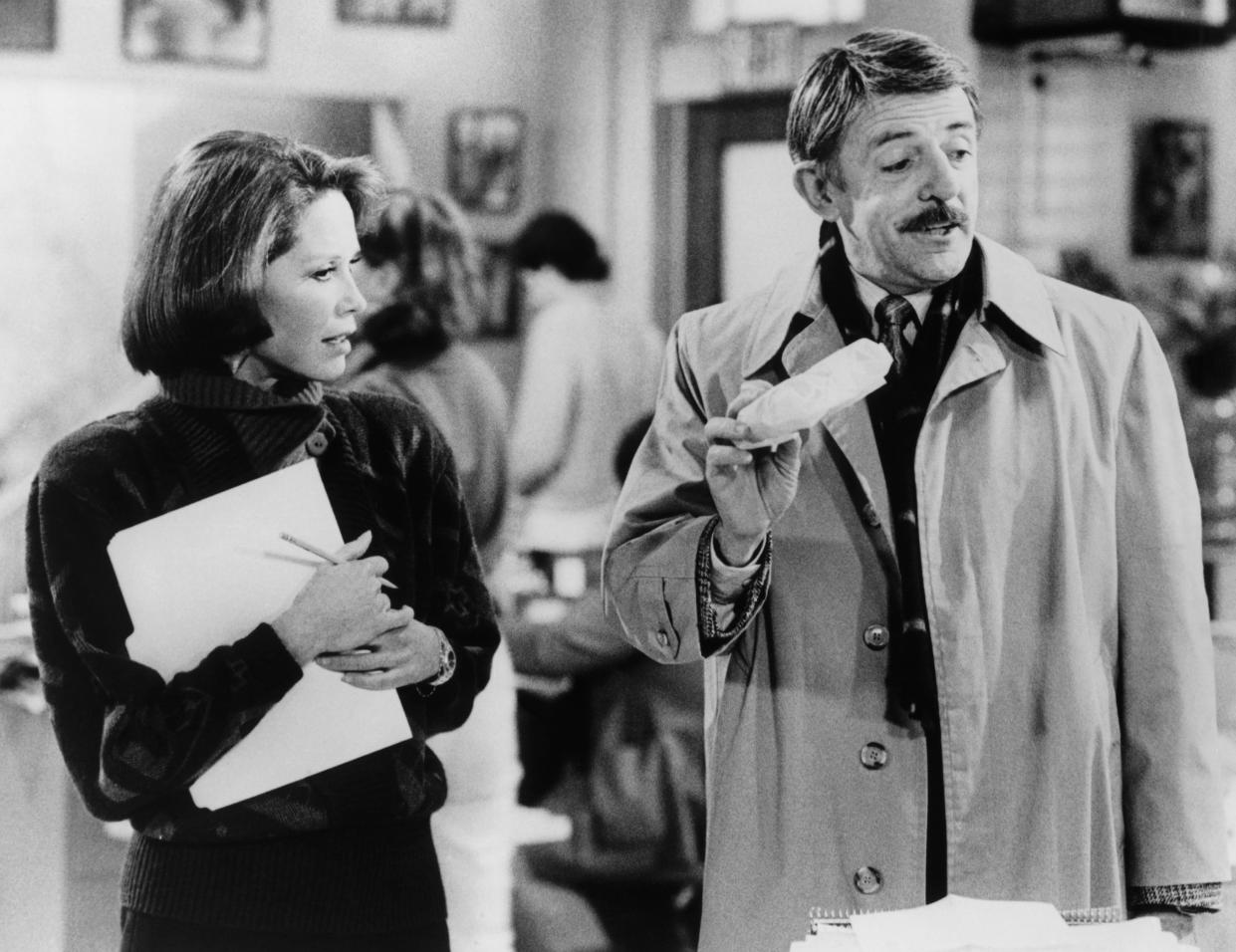 Moore and John Astin in the short-lived 1985 sitcom, Mary. (Photo: MTM Enterprises Inc./Courtesy Everett Collection)