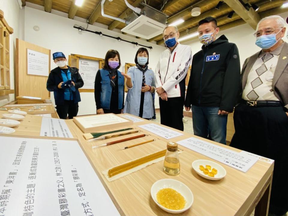 座落淡水區三民街巷道內的日治時代畫家木下靜涯舊居修復後開放免費參觀，其內展示木下靜涯生平及對台灣藝術的貢獻等。（記者吳瀛洲攝）