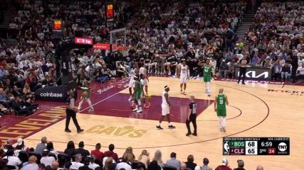 Jaylen Brown finishes through contact