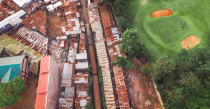 <p>People play golf just across where others are surviving in ramshackle shelters in Nairobi (MediaDrumWorld/Johnny Miller) </p>