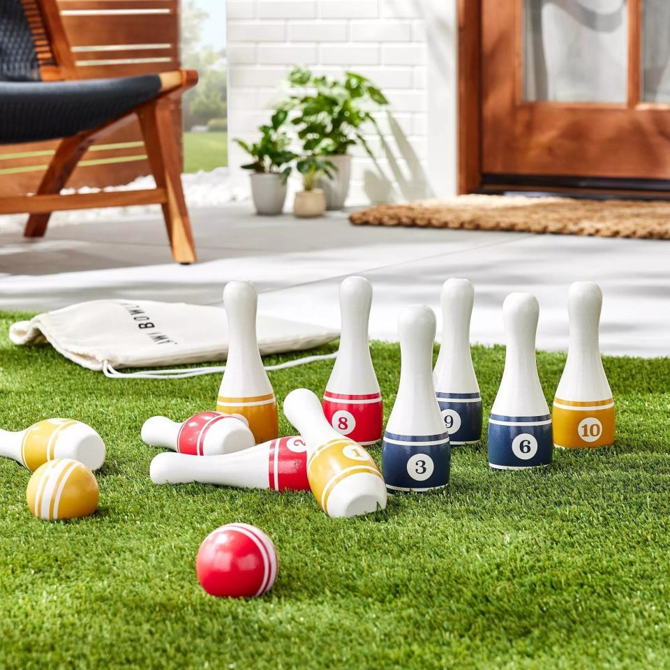 The bowling set