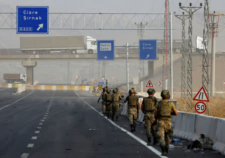 Turkish soldiers patrol the main road leading to the Habur border gate near the town of Silopi at the Turkish-Iraqi border, Turkey, September 21, 2017. REUTERS/Umit Bektas