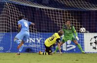 Napoli's Gonzalo Higuain (L) scores against against Borussia Dortmund during their Champions League Group F soccer match at San Paolo stadium in Naples September 18, 2013. REUTERS/Alessandro Bianchi (ITALY - Tags: SPORT SOCCER)