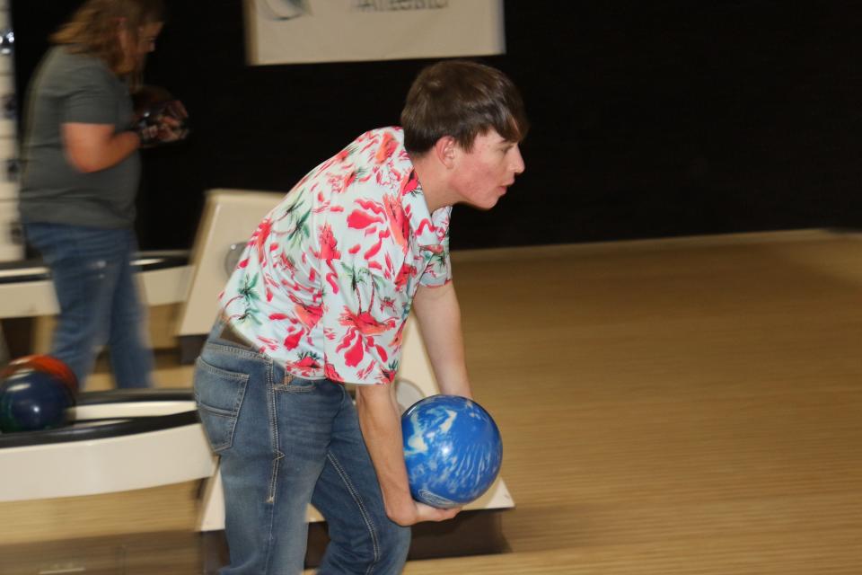 Artesia's Hagen Murph prepares for the state bowling tournament during a practice session on Jan. 29, 2024 at Artesia Lanes.