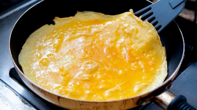 Omelet Pan - Definition and Cooking Information 