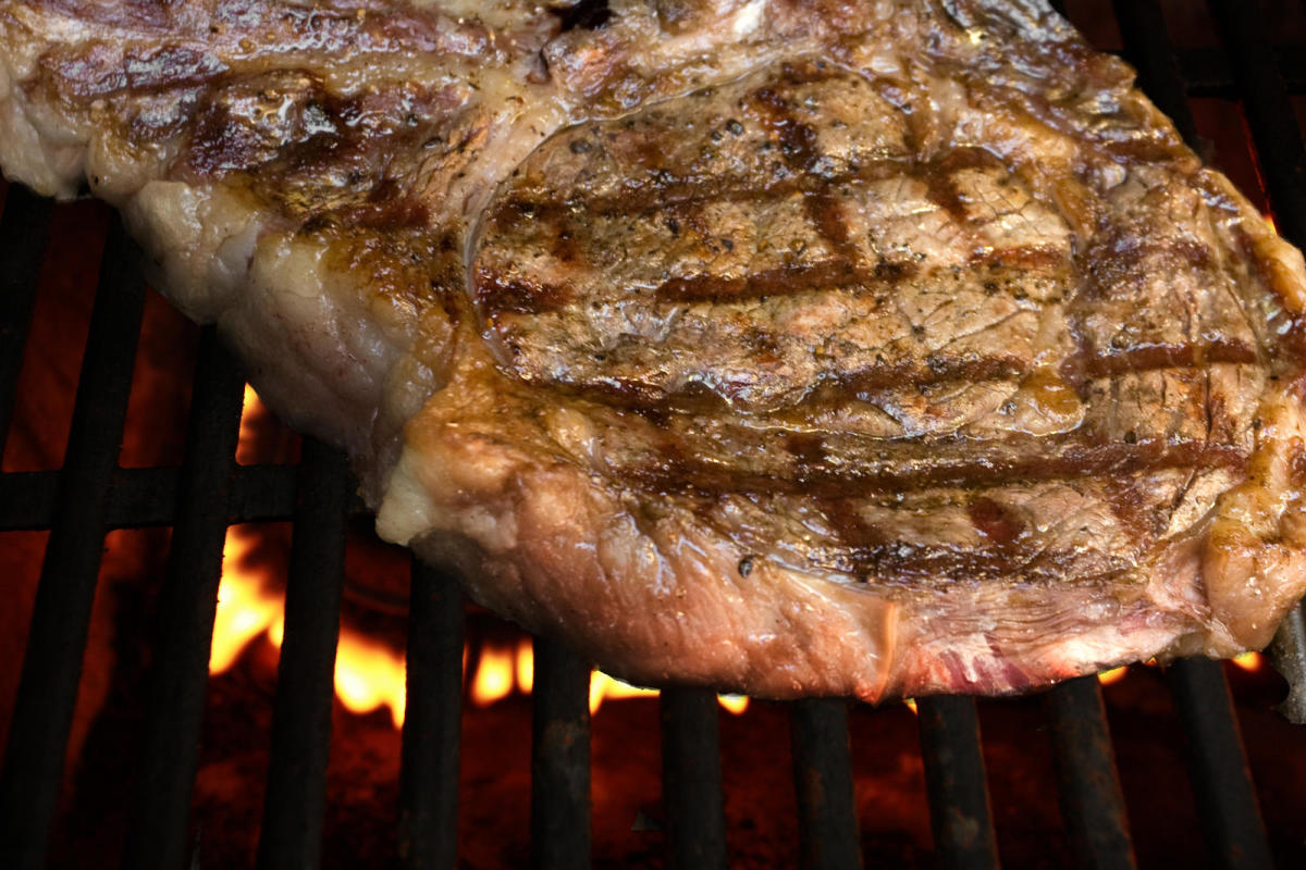 The Iowa Housewife: Grilled Minute Steaks on an Indoor Grill