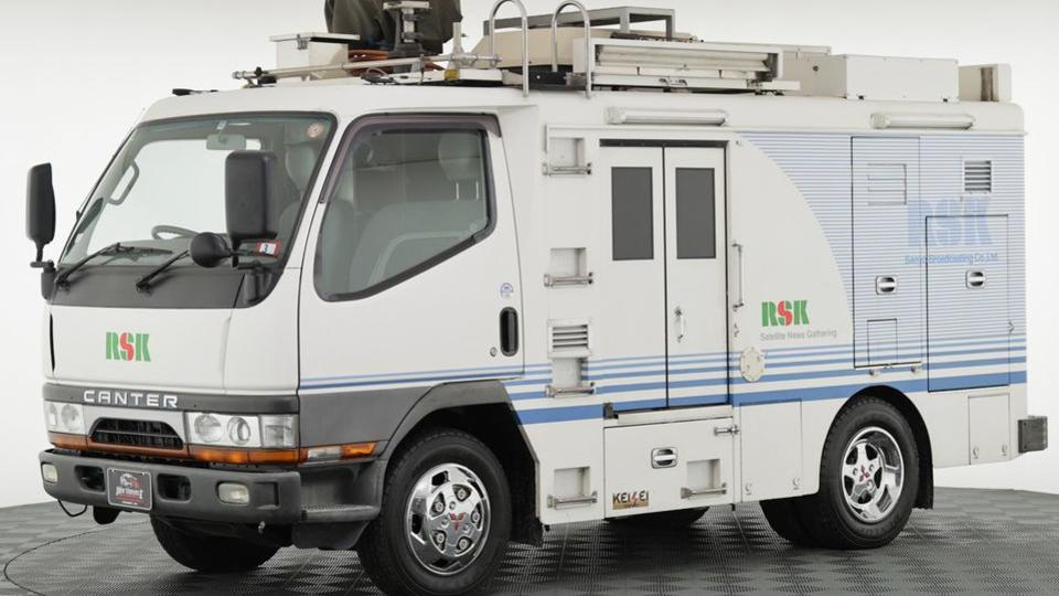 Live Your ’90s TV Dreams With This JDM Mitsubishi Broadcast Truck For Sale photo