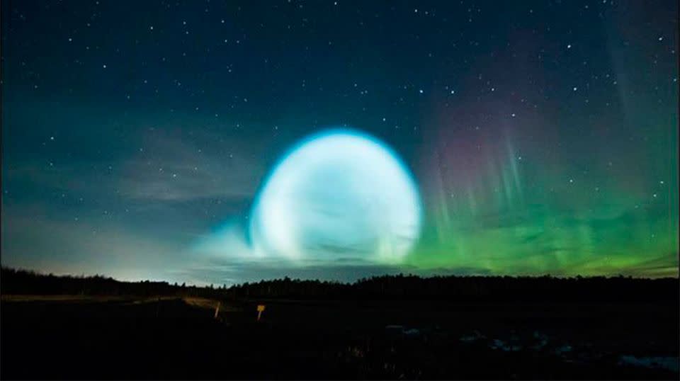 A glowing ball was seen rising into the night's sky. Source: Twitter / Alexey Yakovlev