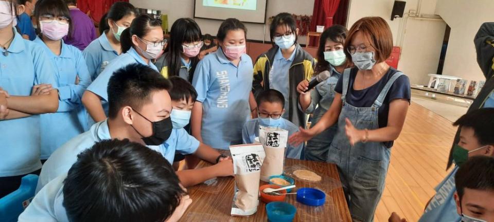 山上區圖書館舉辦米食推廣講座。（記者黃文記攝）