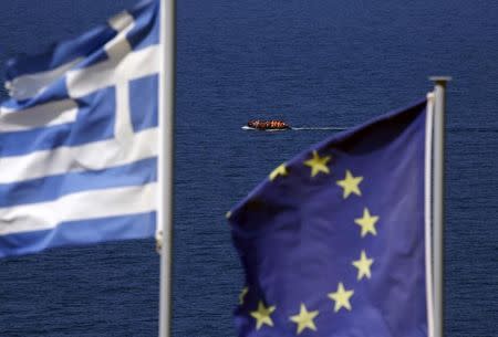 A dinghy overcrowded by migrants and refugees approaches the Greek island of Lesbos after crossing a part of the Aegean Sea from the Turkish coast September 20, 2015. REUTERS/Yannis Behrakis