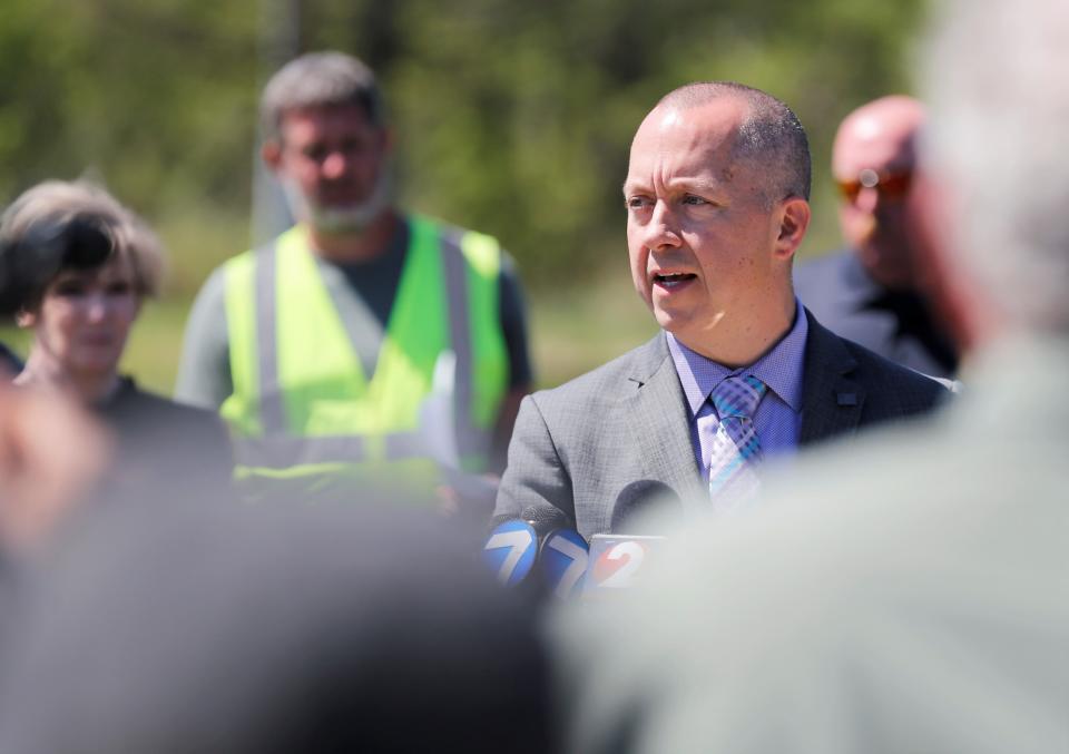 Richmond Mayor Dave Snow addresses the media during a press conference about a large fire April 13, 2023.
