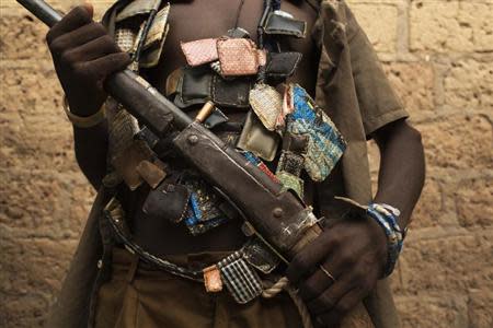 An anti-balaka militiaman poses for a photograph on the outskirts of the capital of the Central African Republic Bangui January 15, 2014. REUTERS/Siegfried Modola