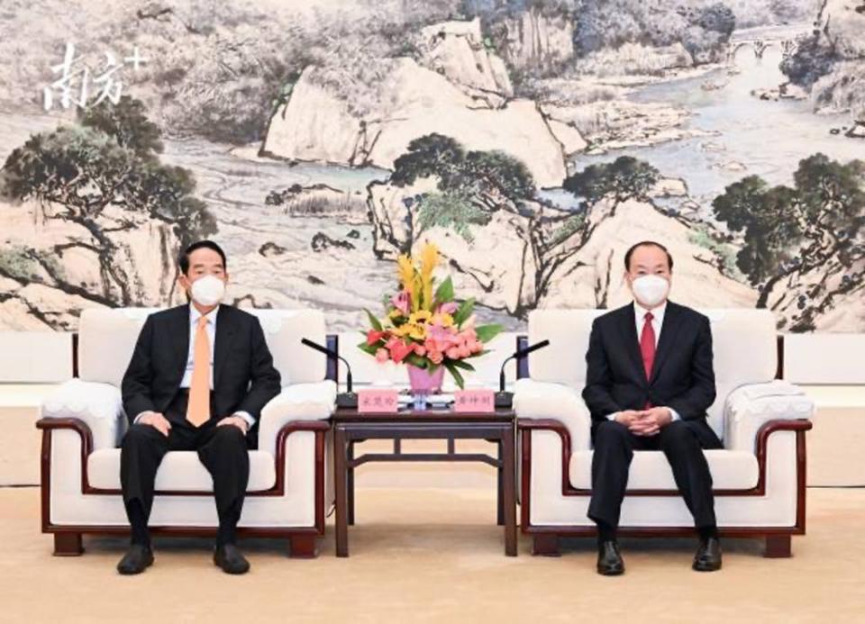 廣東省委書記黃坤明14日上午在廣州會見了親民黨主席宋楚瑜。（記者蔣謙正翻攝）