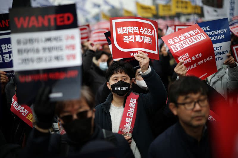 South Korean doctors to hold a mass rally against govt medical policy