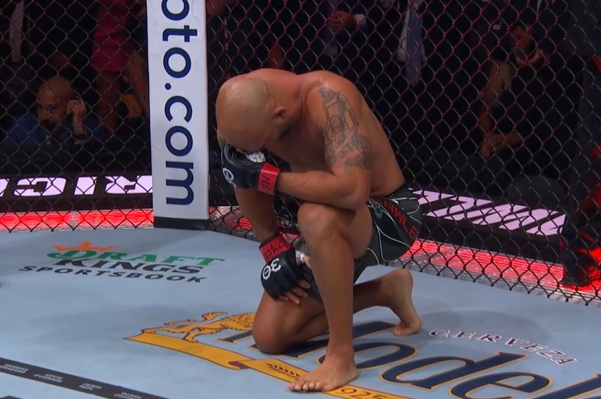 UFC Veteran Robbie Lawler Scores Fairytale Knockout In Retirement Fight -  Sports Illustrated MMA News, Analysis and More