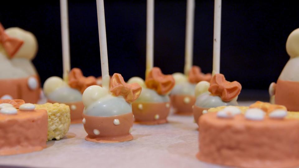 Briar Rose Gold Cake Pop