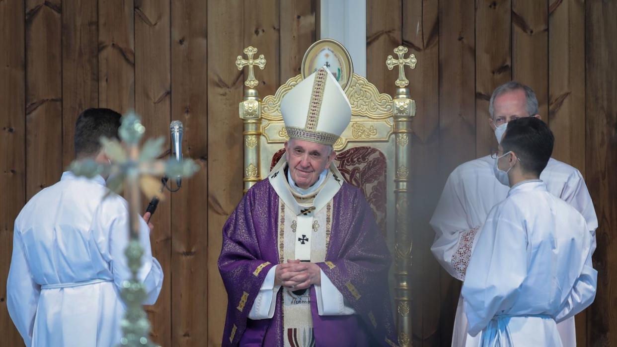 Papst Franziskus hält eine Messe im Franso-Hariri-Stadion in Erbil ab.