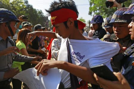 Police restrain a student as they detain protesters during a demonstration against an education bill in Letpadan, Bago division March 6, 2015.REUTERS/Soe Zeya Tun