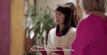 Marie Kondo joyfully saying she love mess.