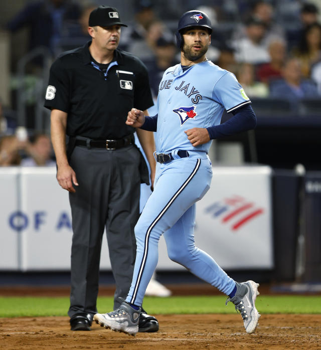 Gausman pitches streaking Blue Jays past Yankees 6-1 to maintain